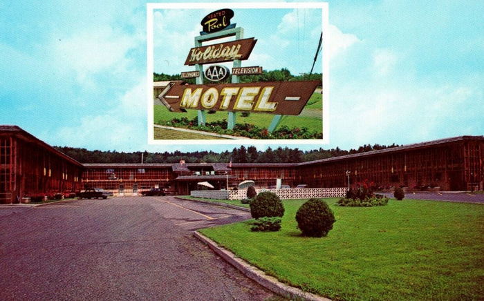 Holiday Motel (Econo Lodge Inn & Suites) - Vintage Postcard 4